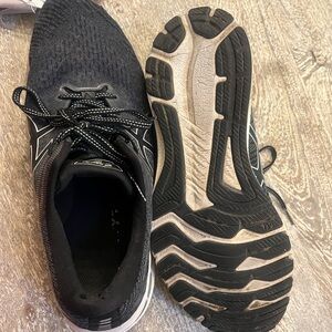 Men’s ASICS running shoes size 11